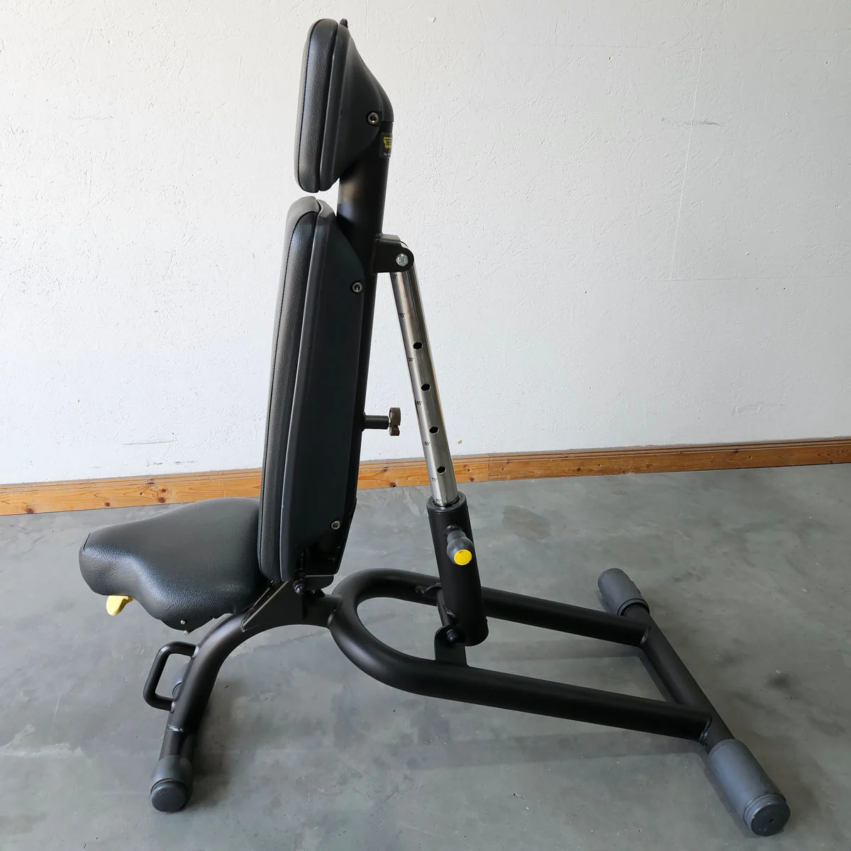 Technogym verstellbare Hantelbank ohne Ablagen, Multibank, Universalbank, Adjustable Bench, Rahmenfarbe Schwarz, gebraucht - überholter Zustand - Image 4