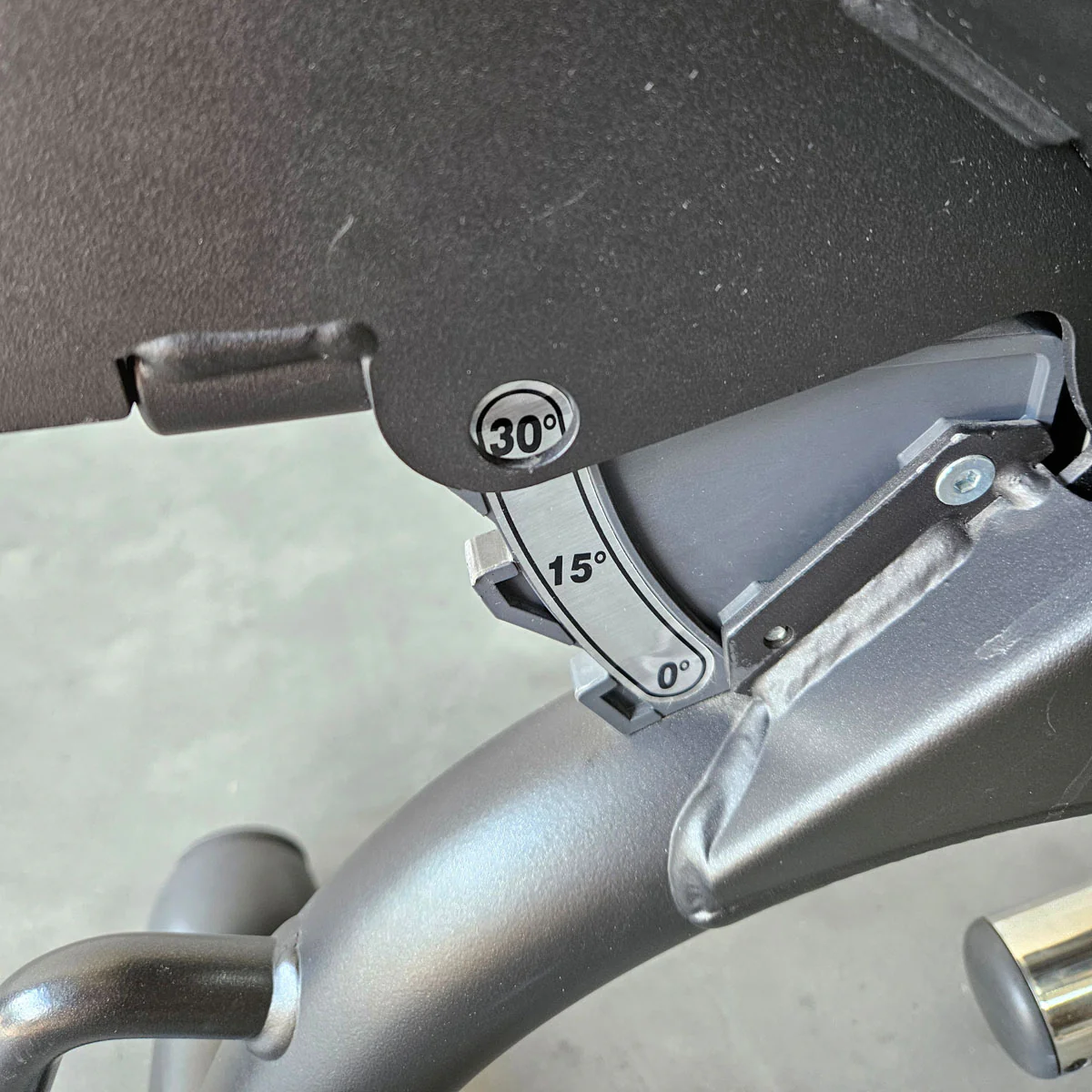 Technogym verstellbare Hantelbank ohne Ablagen, Multibank, Universalbank, Adjustable Bench, Rahmenfarbe Schwarz, gebraucht - überholter Zustand - Image 8