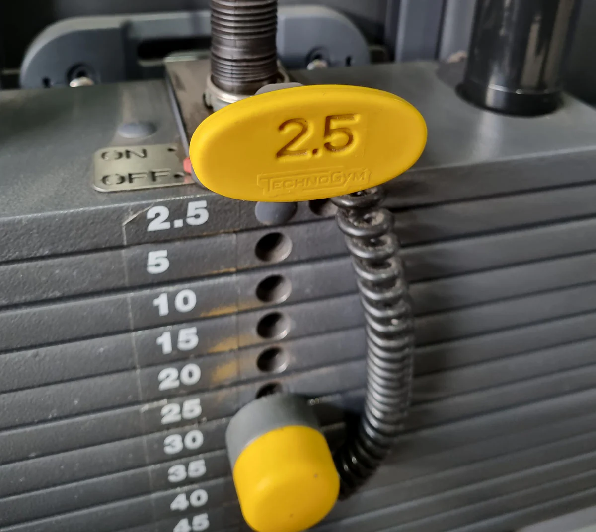 Technogym Wadenmaschine sitzend, Rotary Calf Press, Wadenpresse, Selection Line mit Isocontrol Display, Rahmenfarbe Silber, Polsterfarbe Braun, gebrauchter - überholter Zustand - Image 10