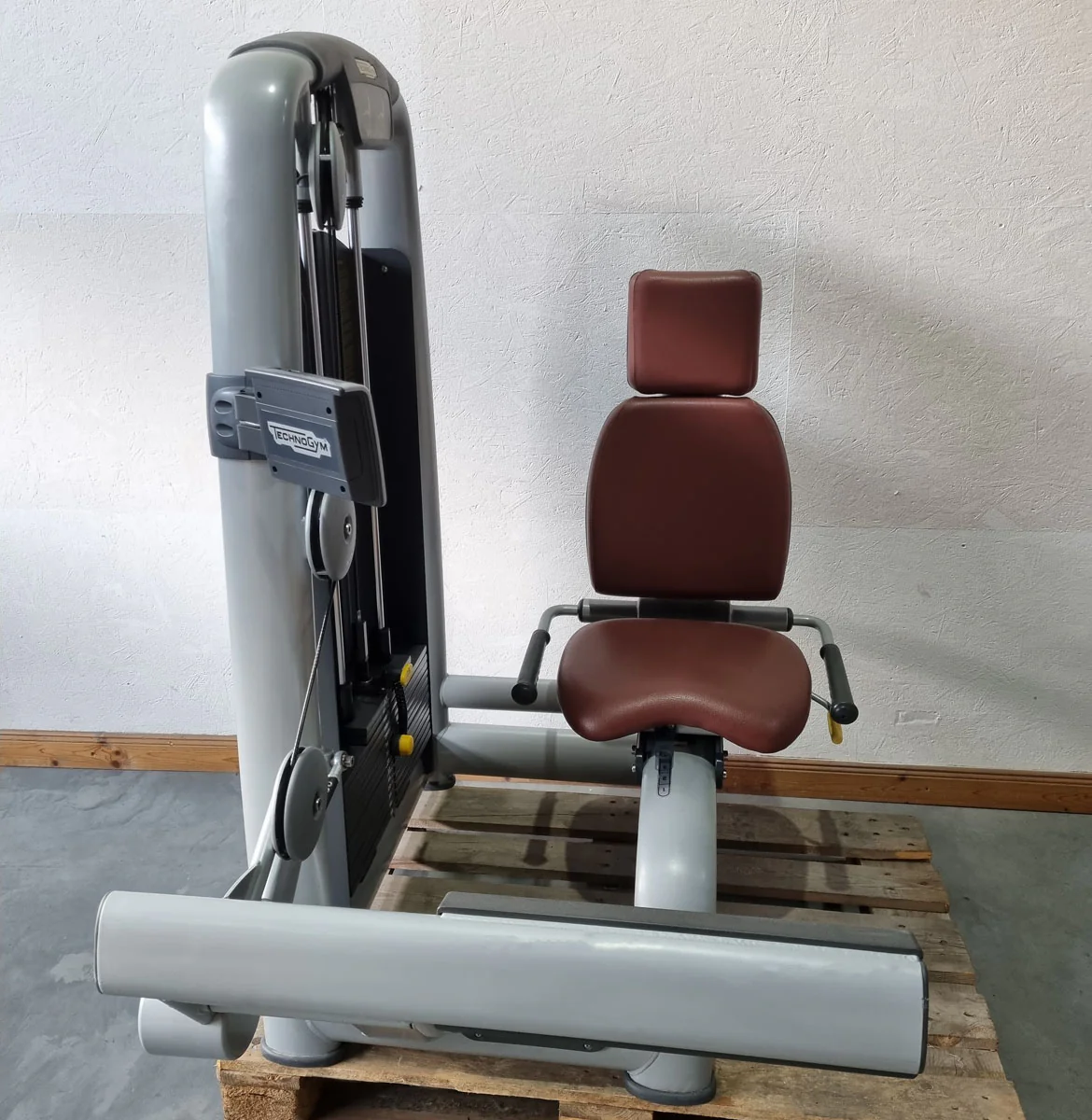 Technogym Wadenmaschine sitzend, Rotary Calf Press, Wadenpresse, Selection Line mit Isocontrol Display, Rahmenfarbe Silber, Polsterfarbe Braun, gebrauchter - überholter Zustand - Image 2