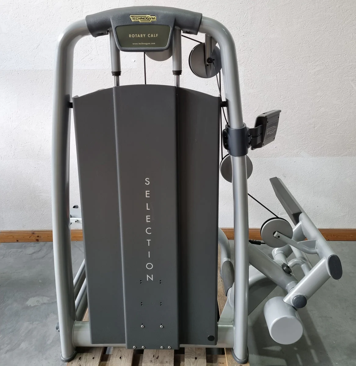 Technogym Wadenmaschine sitzend, Rotary Calf Press, Wadenpresse, Selection Line mit Isocontrol Display, Rahmenfarbe Silber, Polsterfarbe Braun, gebrauchter - überholter Zustand - Image 3