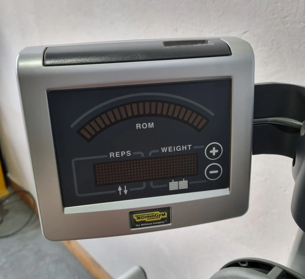 Technogym Wadenmaschine sitzend, Rotary Calf Press, Wadenpresse, Selection Line mit Isocontrol Display, Rahmenfarbe Silber, Polsterfarbe Braun, gebrauchter - überholter Zustand - Image 7