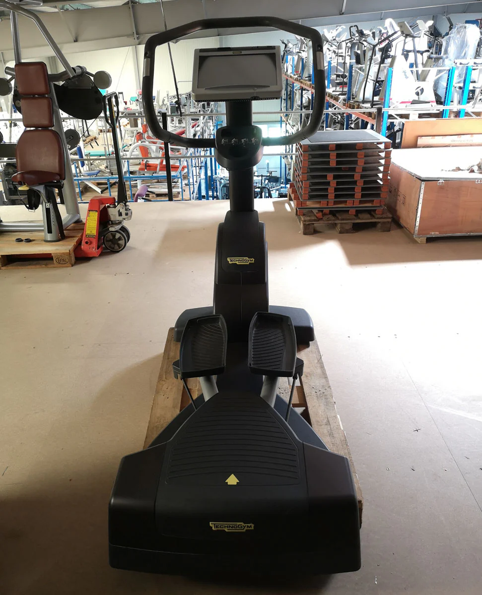 Technogym Wave Excite Line Stepper / Inliner / Ski / Ellipsentrainer, Touch Display, gebraucht - überholter Zustand - Image 3
