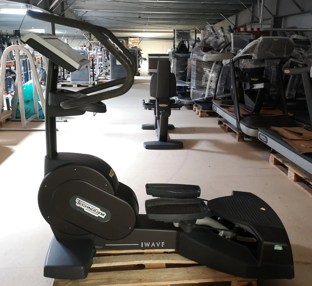 Technogym Wave Excite Line Stepper / Inliner / Ski / Ellipsentrainer, Touch Display, gebraucht - überholter Zustand - Image 4