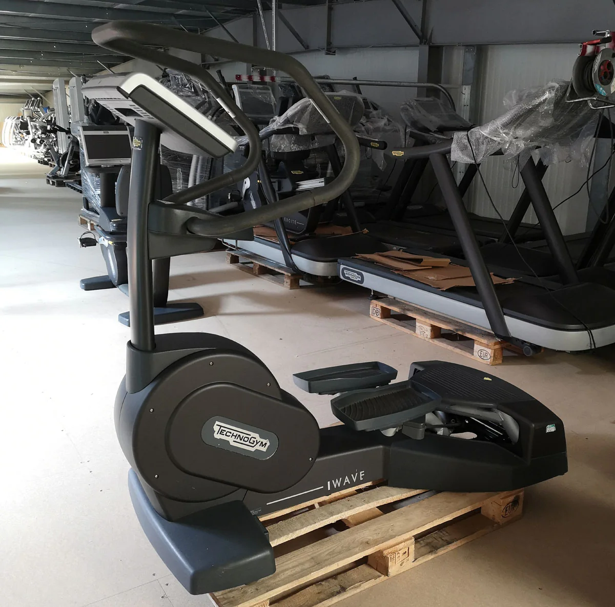 Technogym Wave Excite Line Stepper / Inliner / Ski / Ellipsentrainer, Touch Display, gebraucht - überholter Zustand - Image 5