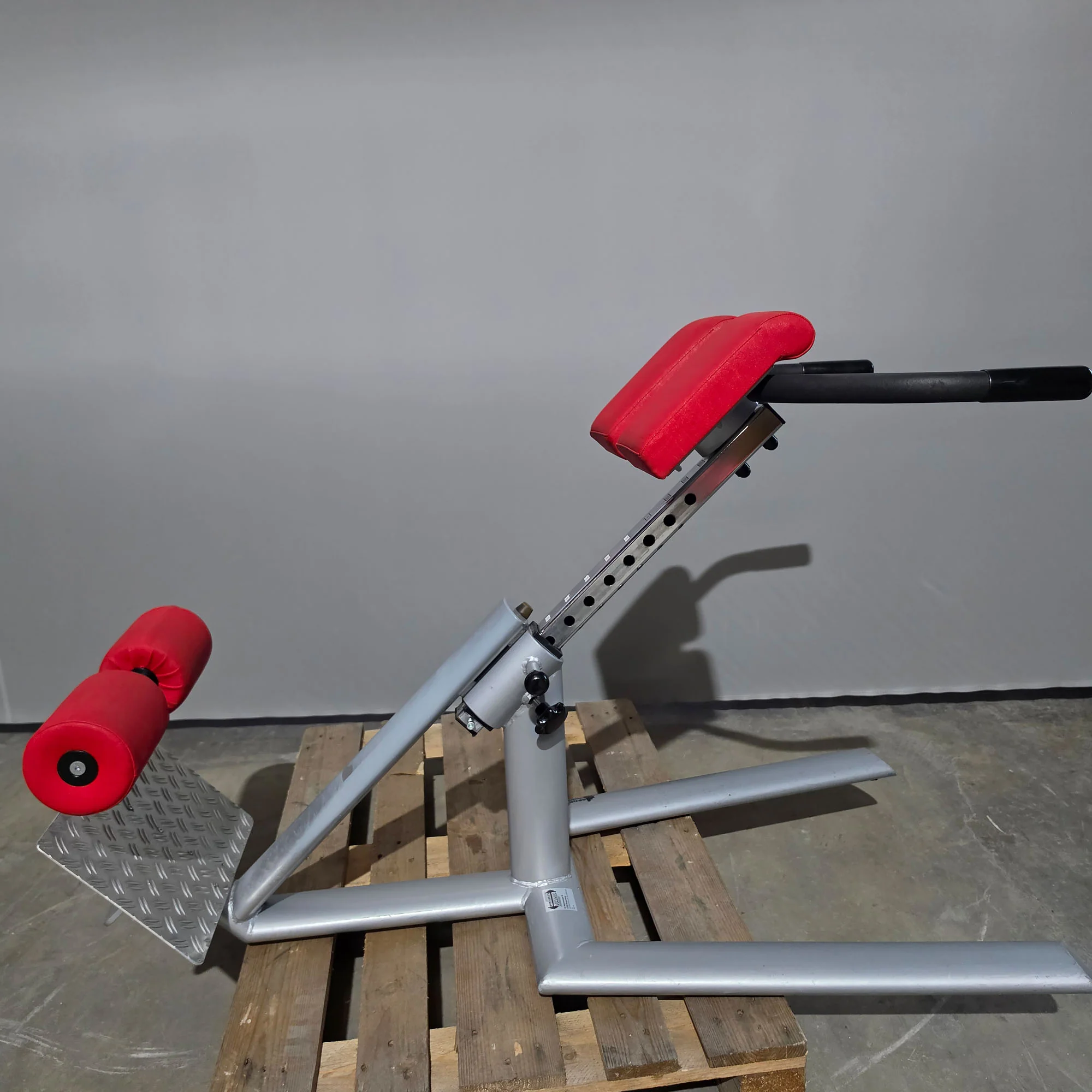 Teuwsen Hyperextension, Rückenstreckerbank, 45° verstellbar, Rahmenfarbe Silber, gebraucht - mit Gebrauchsspuren - Image 4