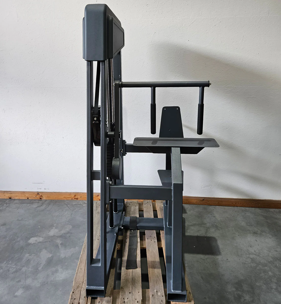 Trizepsmaschine Horizontal, Trizepsstrecker, Triceps Extension, Hersteller ähnlich Gym80 oder L+K, Rahmenfarbe Anthrazit, gebraucht - geprüfter Zustand - Image 4