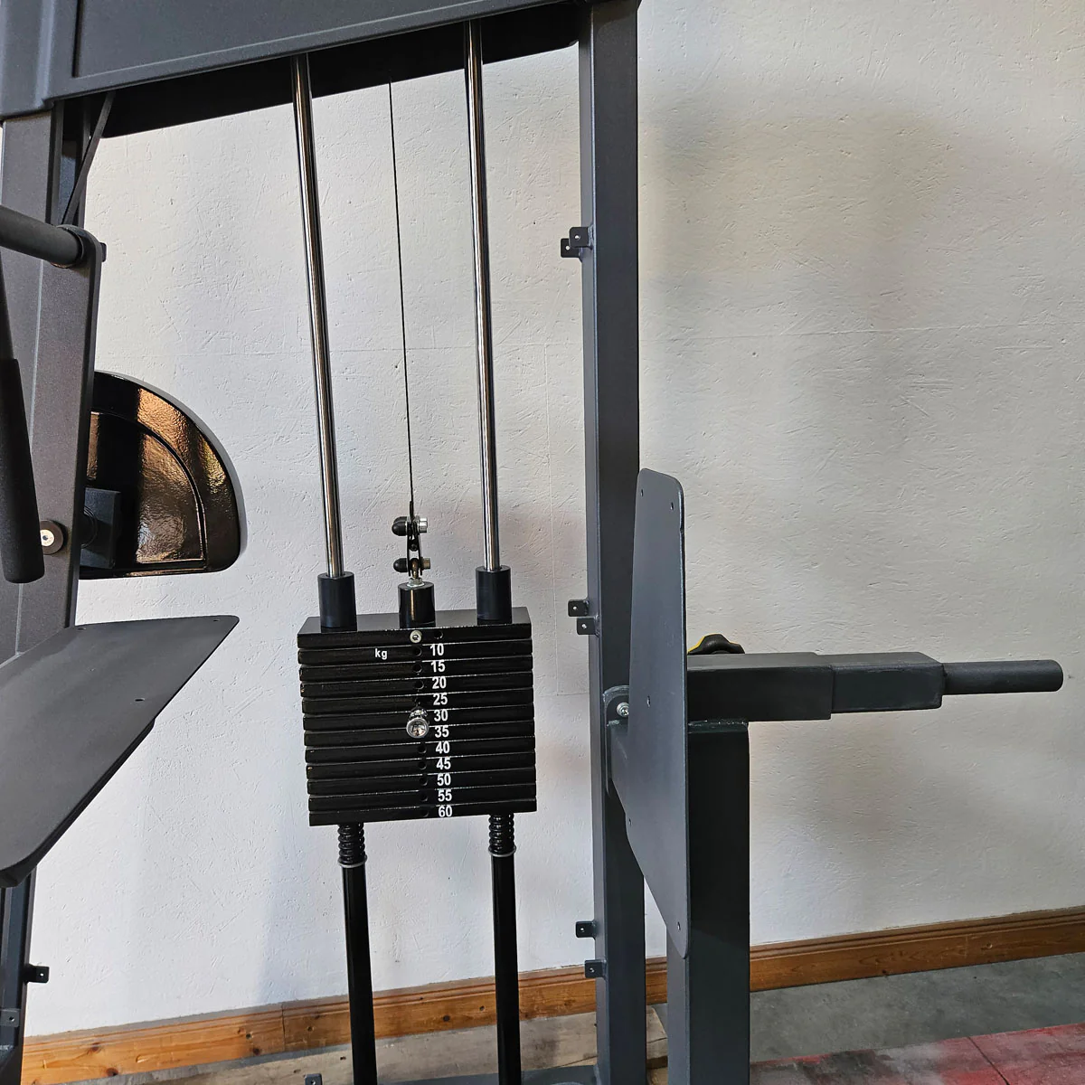 Trizepsmaschine Horizontal, Trizepsstrecker, Triceps Extension, Hersteller ähnlich Gym80 oder L+K, Rahmenfarbe Anthrazit, gebraucht - geprüfter Zustand - Image 5
