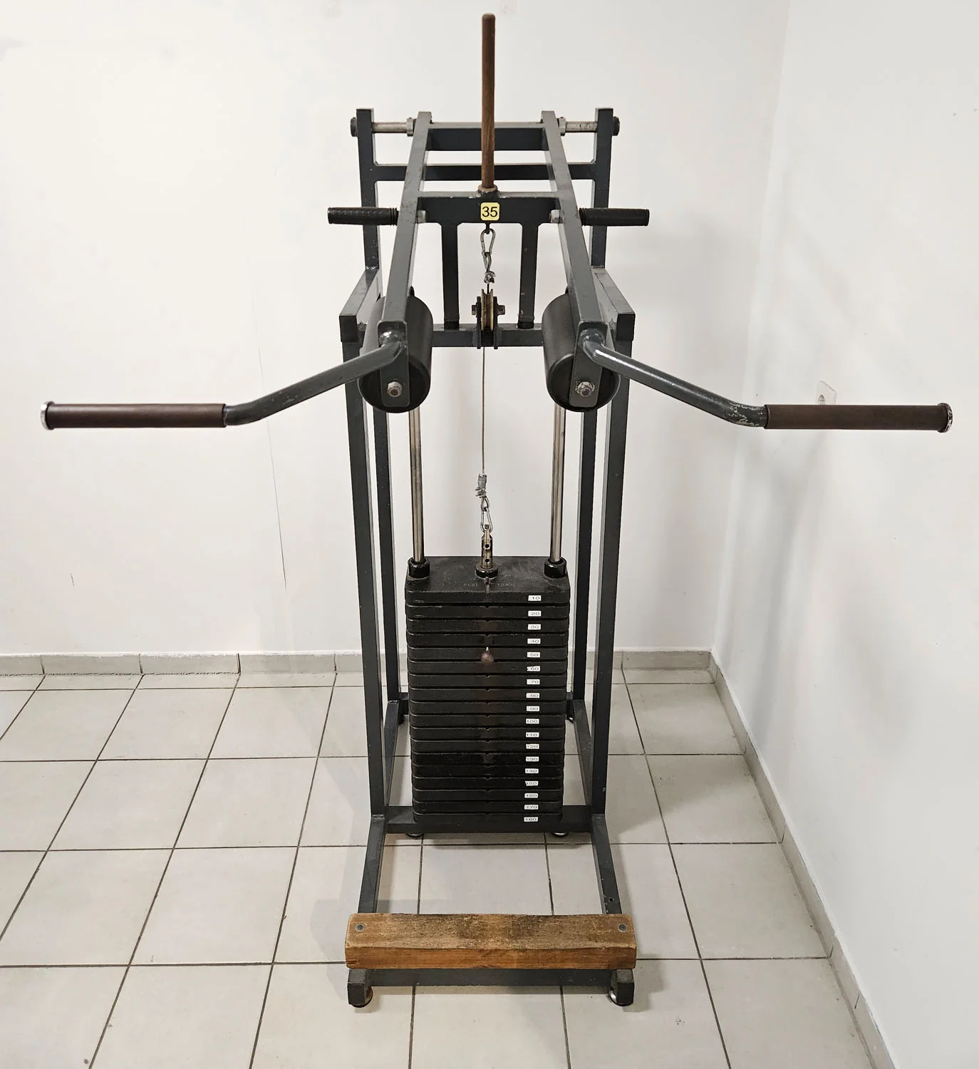 Wadenmaschine stehend, 180kg Steckgewichte + Aufnahme für Hantelscheiben, Oldschool Bodybuilding Kraftgerät, gebraucht mit Gebrauchsspuren - Image 2