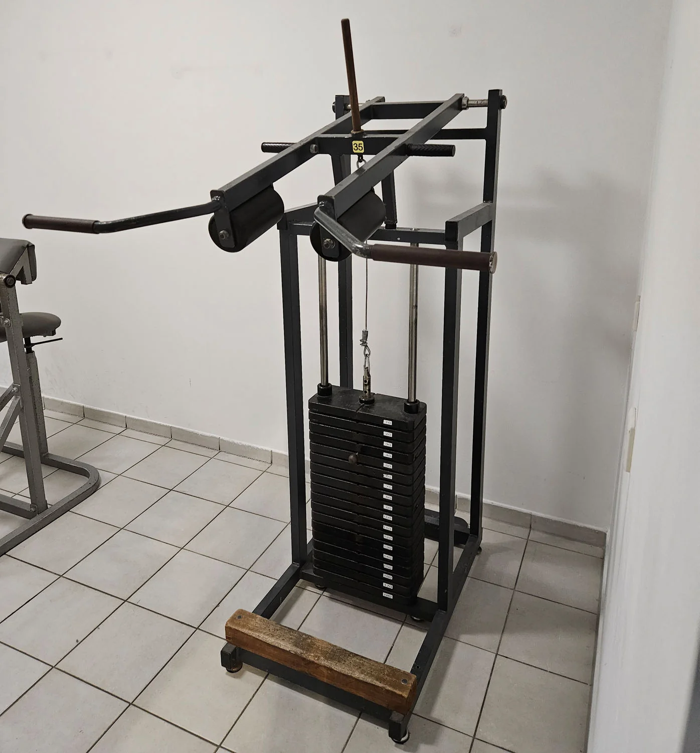 Wadenmaschine stehend, 180kg Steckgewichte + Aufnahme für Hantelscheiben, Oldschool Bodybuilding Kraftgerät, gebraucht mit Gebrauchsspuren - Image 3