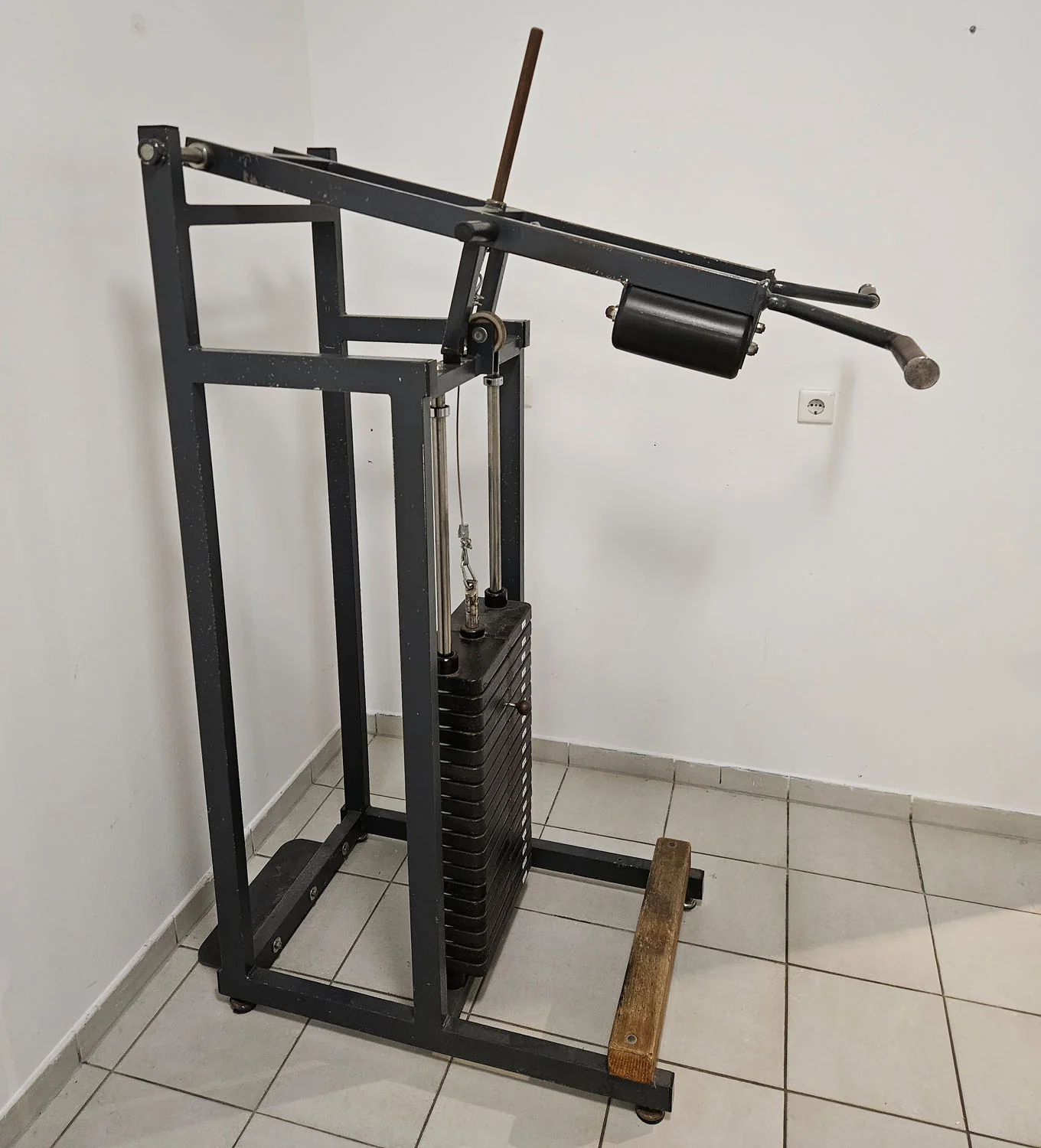 Wadenmaschine stehend, 180kg Steckgewichte + Aufnahme für Hantelscheiben, Oldschool Bodybuilding Kraftgerät, gebraucht mit Gebrauchsspuren - Image 4