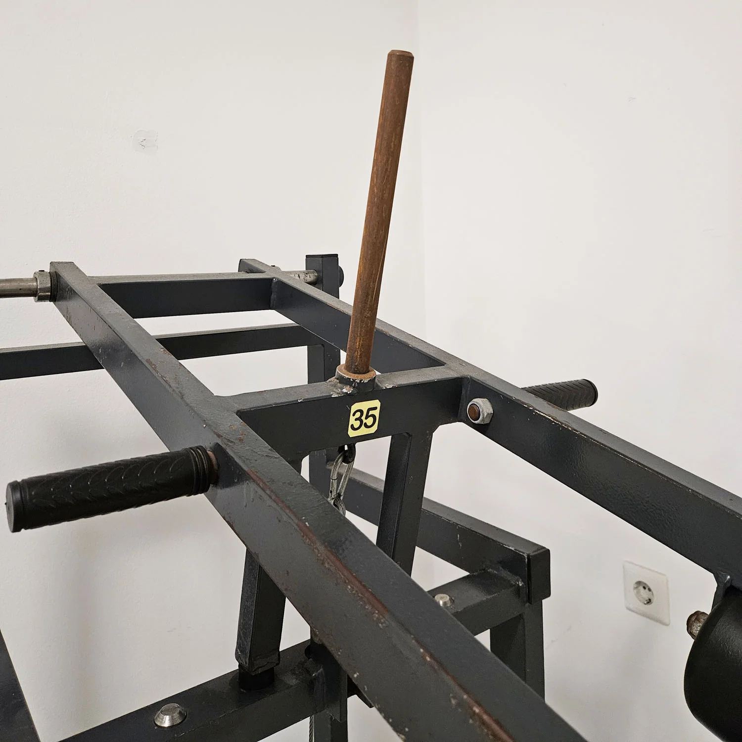 Wadenmaschine stehend, 180kg Steckgewichte + Aufnahme für Hantelscheiben, Oldschool Bodybuilding Kraftgerät, gebraucht mit Gebrauchsspuren - Image 5