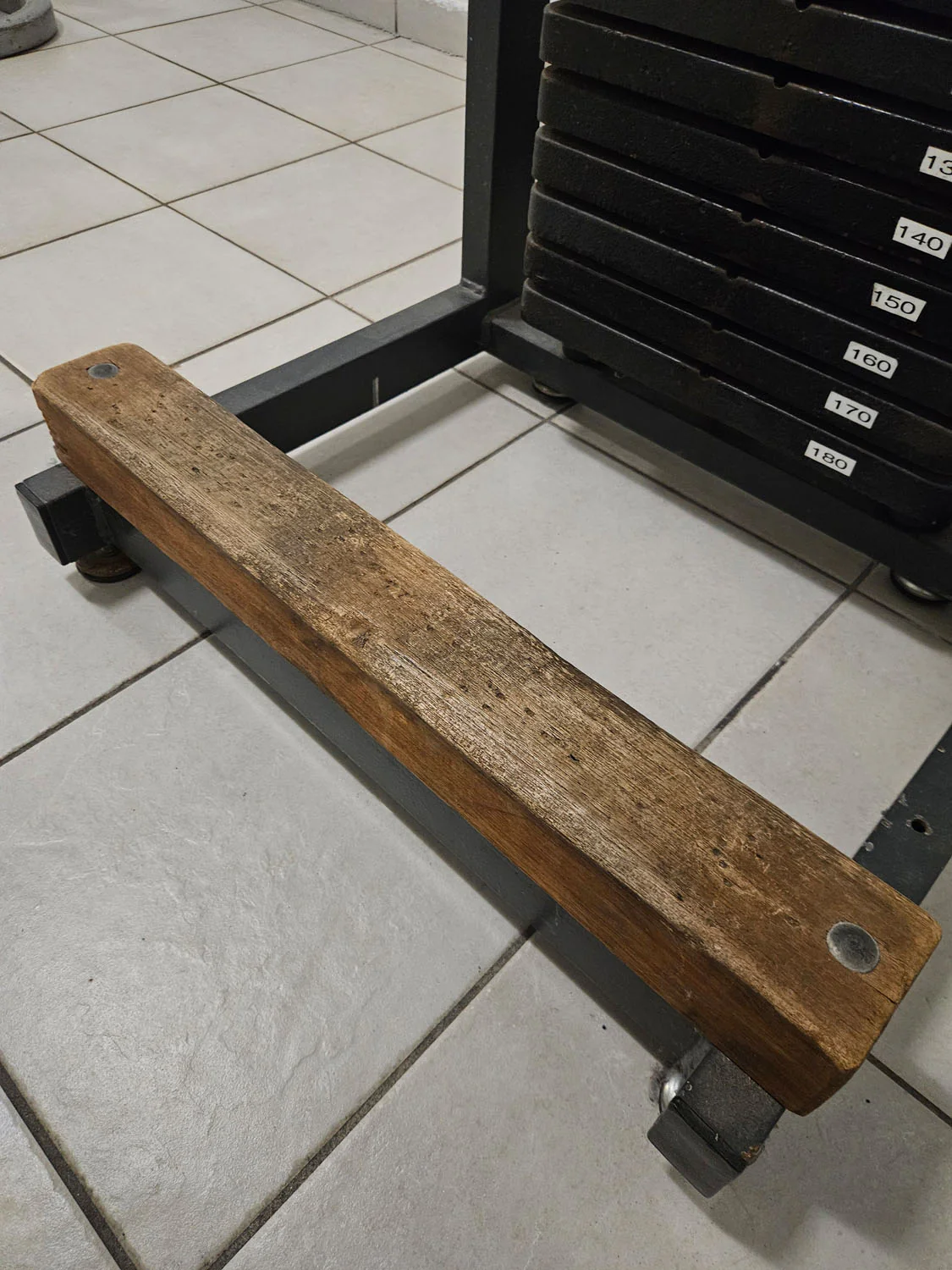 Wadenmaschine stehend, 180kg Steckgewichte + Aufnahme für Hantelscheiben, Oldschool Bodybuilding Kraftgerät, gebraucht mit Gebrauchsspuren - Image 7